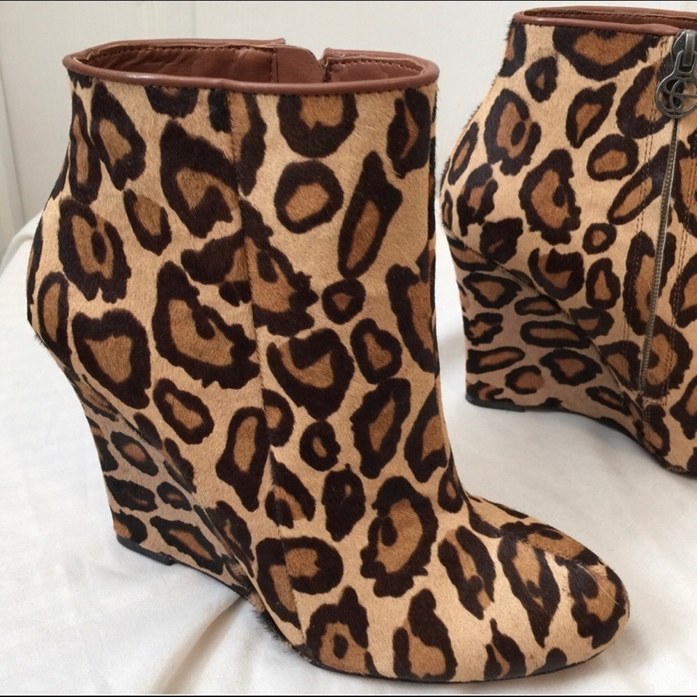 Like new  Calf Hair Leopard Ankle Booties